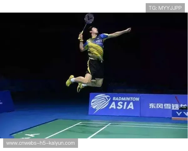 羽毛球少年起跳太高撞上灯的故事：成长的瞬间与背后启示